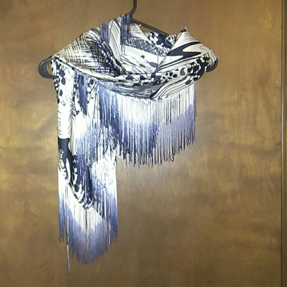 Wrap/scarf - Picture 2 of 3